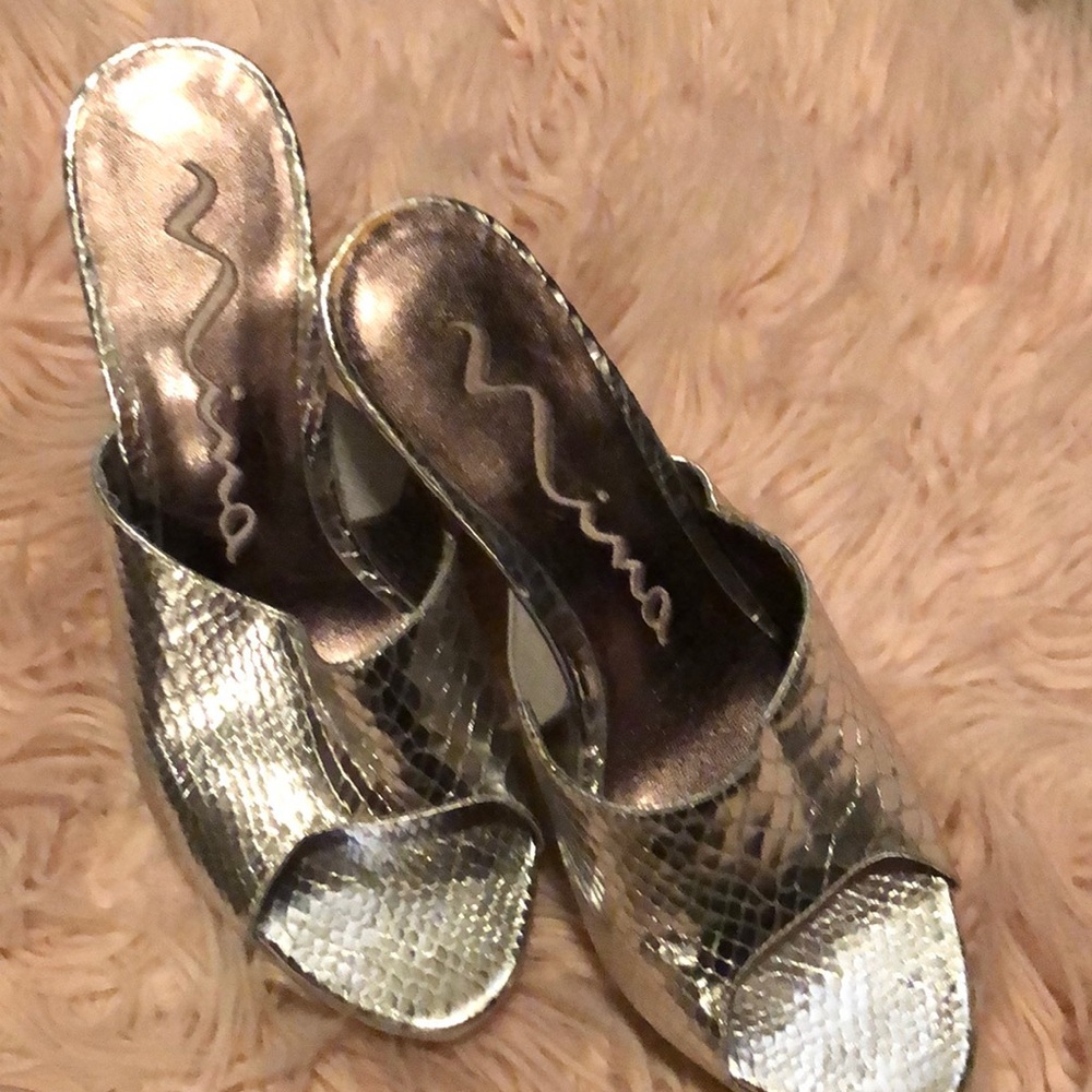 Nina Silver Wedges